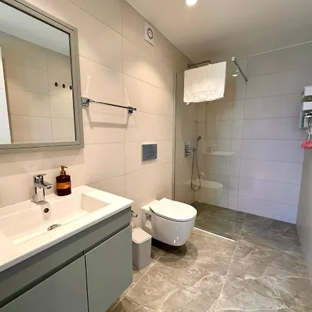 Dejablue, Block F2, Unit 12 Apartment Kalogrea